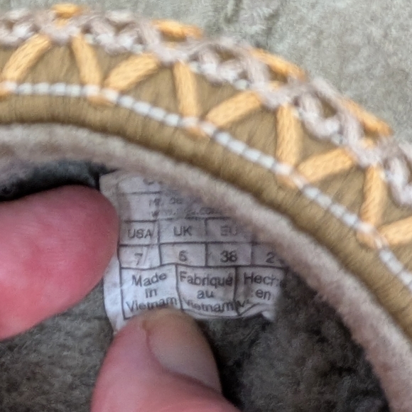 Ugg Tasman green size 7 used - Picture 6 of 6